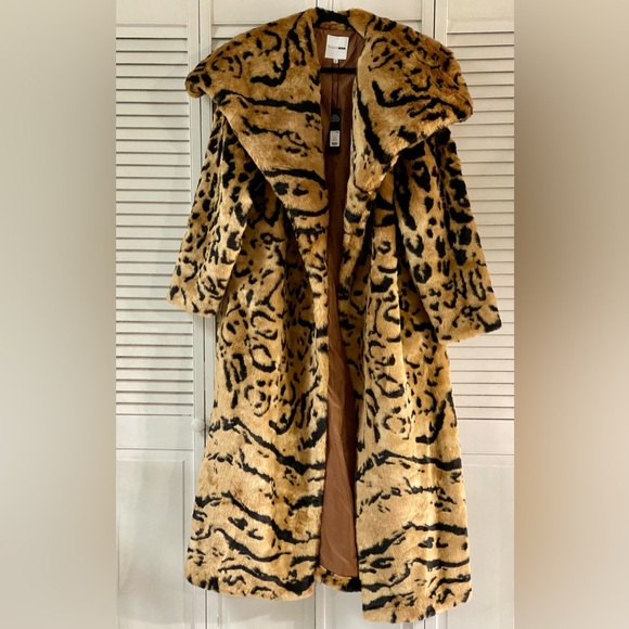 NWT Fashion Nova Glam Life Faux Fur Coat
1X - Picture 12 of 15